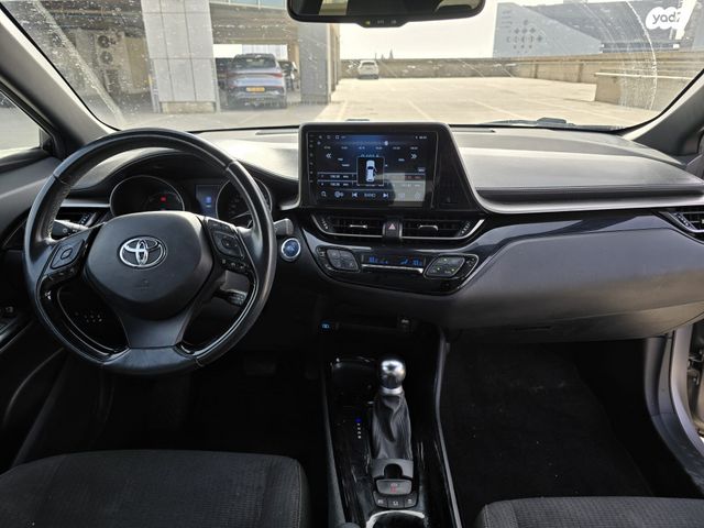 מודעת רכב טויוטה C-HR