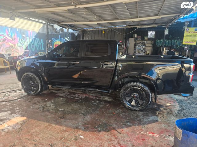 איסוזו די-מקס