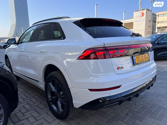אאודי Q8