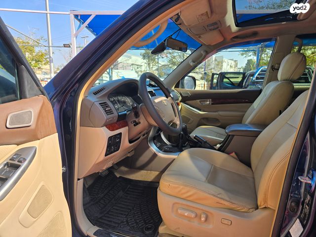 טויוטה לנד קרוזר