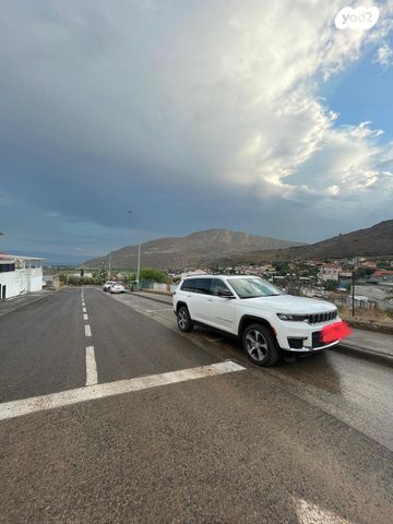 מודעת רכב ג'יפ גרנד צ'ירוקי