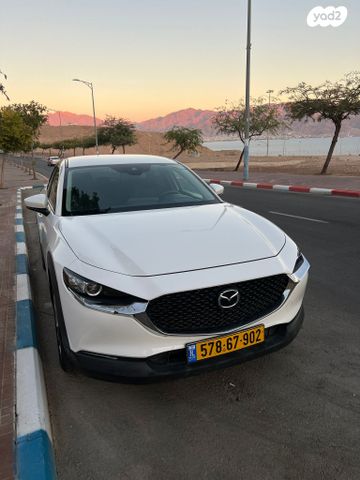 מודעת רכב מאזדה CX-30