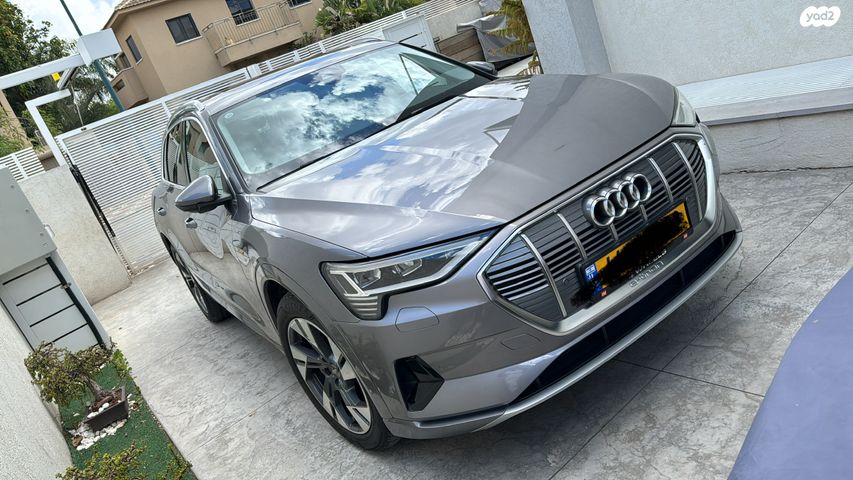 מודעת רכב אאודי E-tron