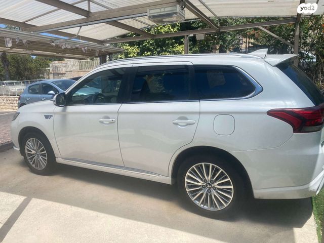 מיצובישי אאוטלנדר