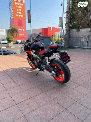 אפריליה טואונו 660