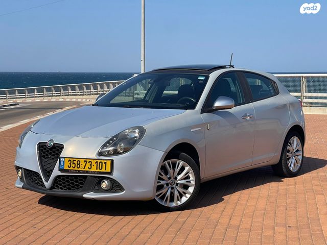 מודעת רכב אלפא רומיאו ג'ולייטה