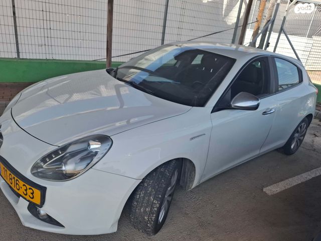 מודעת רכב אלפא רומיאו ג'ולייטה