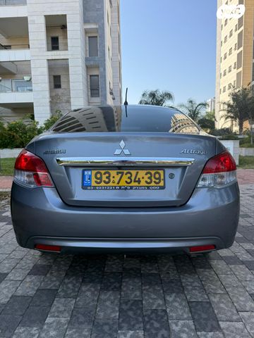 מיצובישי אטראז'