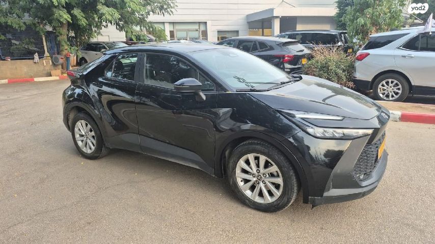 מודעת רכב טויוטה C-HR
