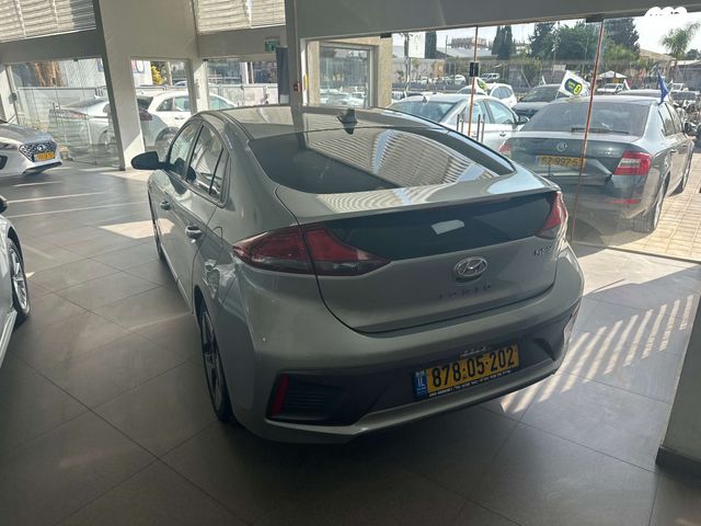 יונדאי איוניק