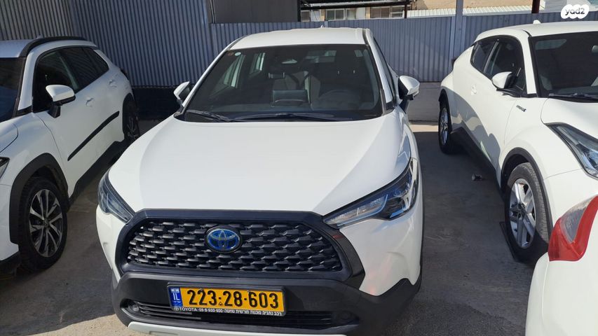 מודעת רכב טויוטה קורולה קרוס