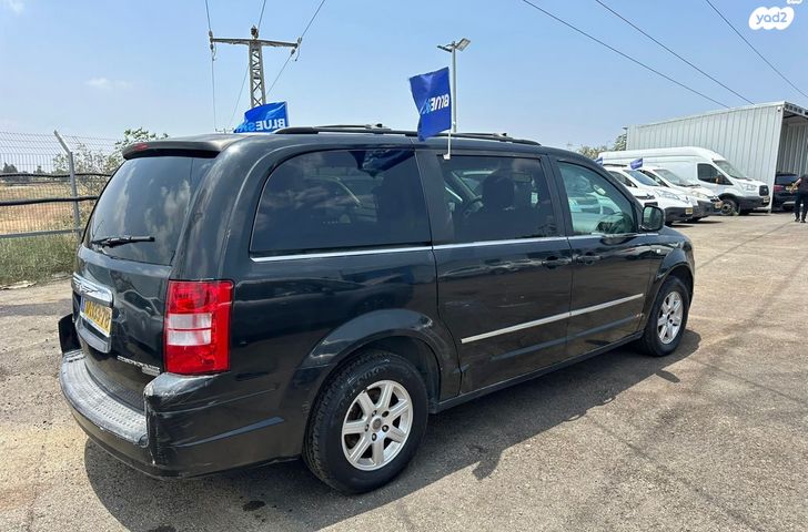 מודעת רכב קרייזלר גראנד וויאג'ר 2