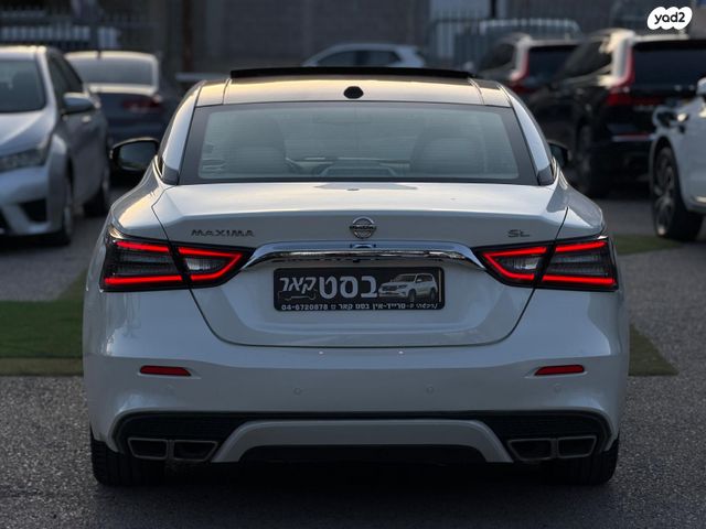 ניסאן מקסימה