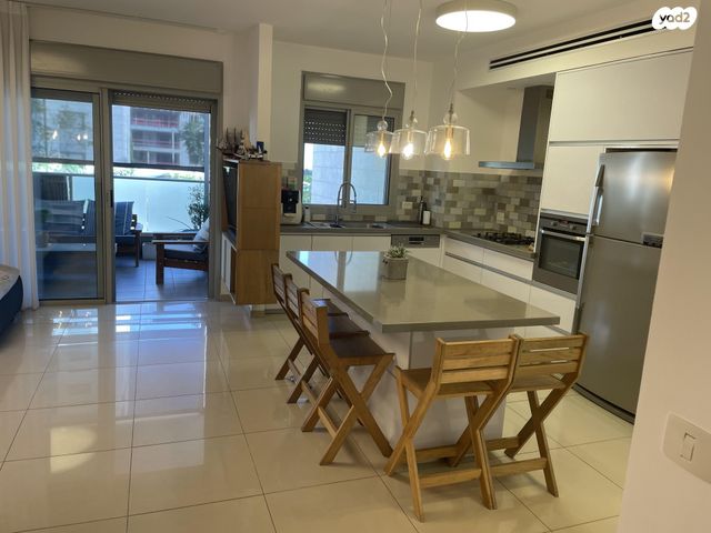 יטקובסקי אחים 32