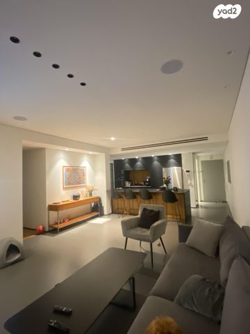 צבי תדמור 10