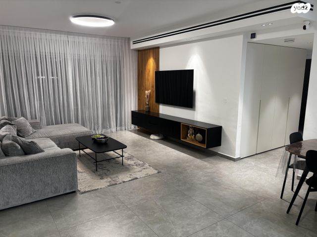 האישה העברייה 14