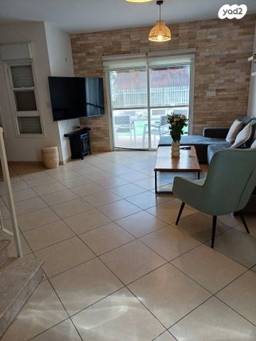 דו משפחתי, הצבעוני 30, נווה הפרחים, עתלית