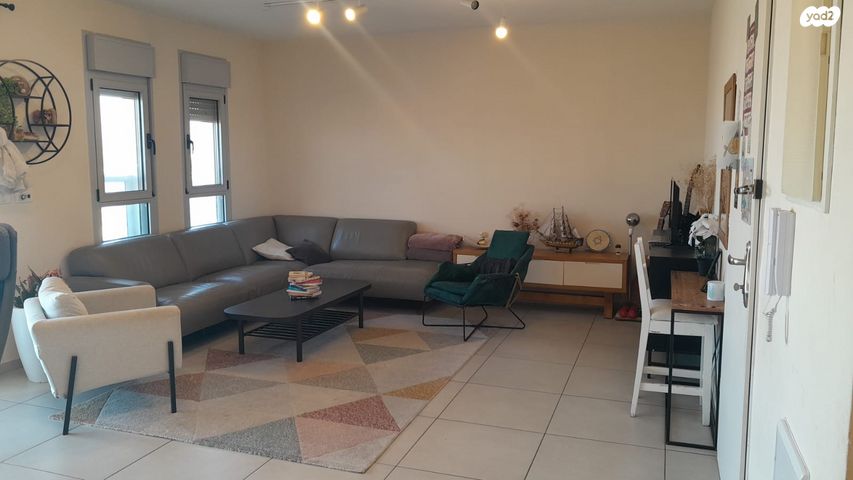 דירה, אלה 22, לשם, עלי זהב