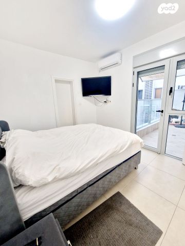 גג/ פנטהאוז, צאלים 10, נאות רחל, חולון