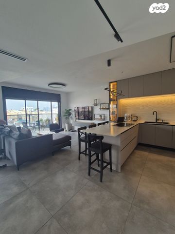 דופלקס, טרומפלדור 56, כפר גנים א, פתח תקווה