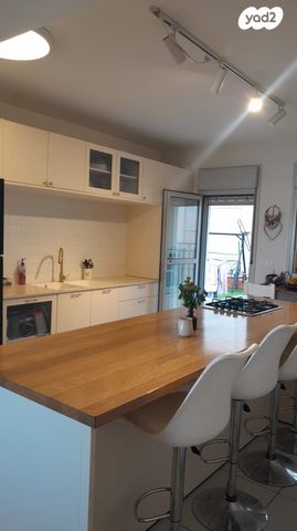 דירה, אלה 22, לשם, עלי זהב