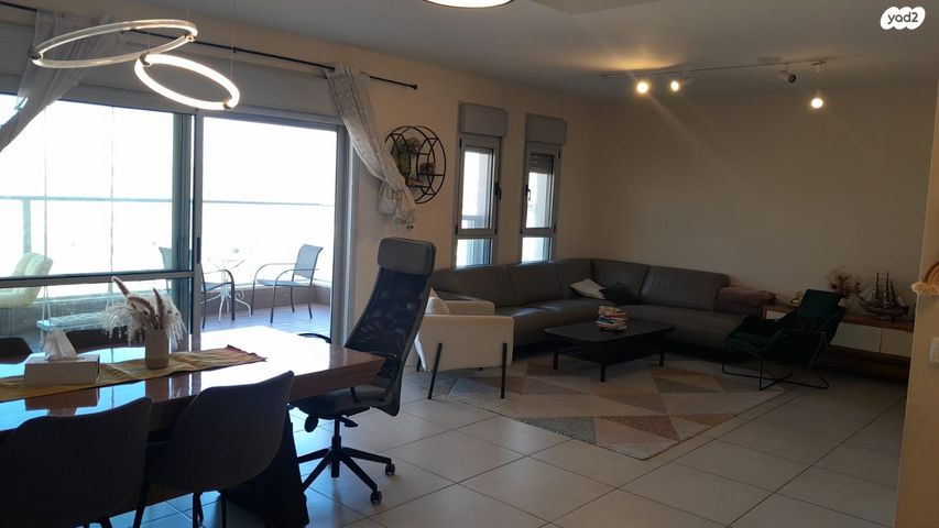 דירה, אלה 22, לשם, עלי זהב