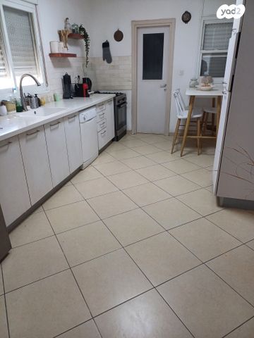 דו משפחתי, הצבעוני 30, נווה הפרחים, עתלית