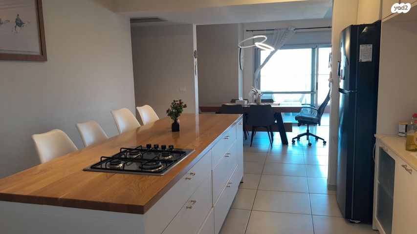 דירה, אלה 22, לשם, עלי זהב