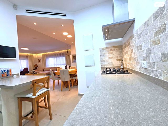 גג/ פנטהאוז, שניר 12, הפארק, חדרה