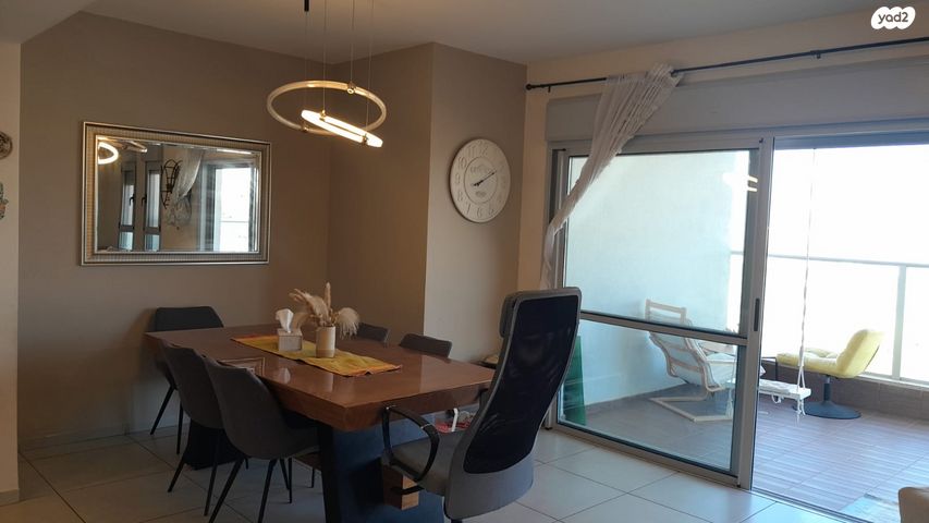 דירה, אלה 22, לשם, עלי זהב