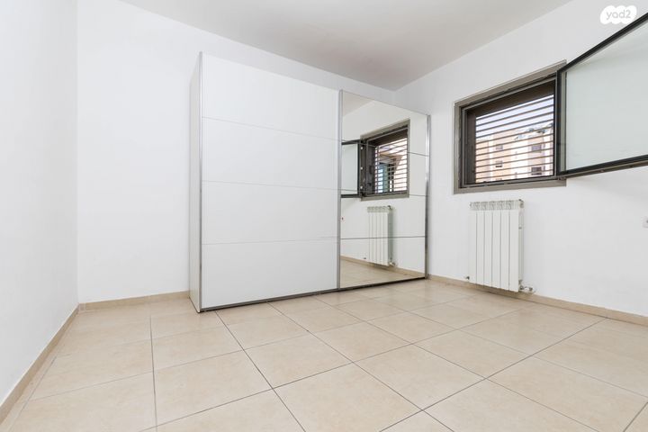 דירה, אברהם פררה 11, הולילנד, ירושלים