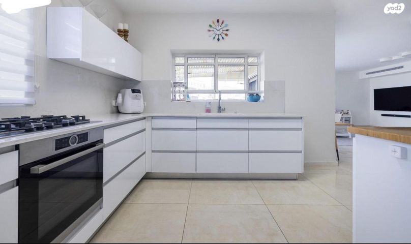 גג/ פנטהאוז, אפרים קישון 16, חתני פרס ישראל, באר יעקב