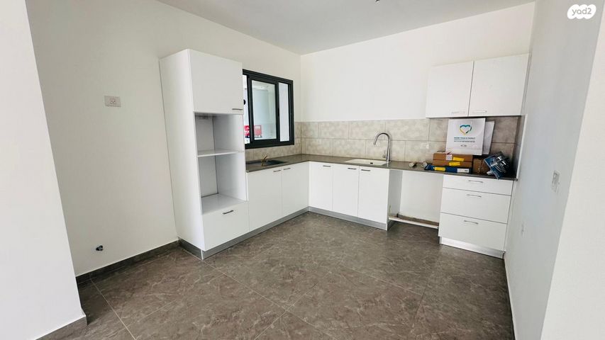 דירת גן, רקפת 6, הפרחים, חריש