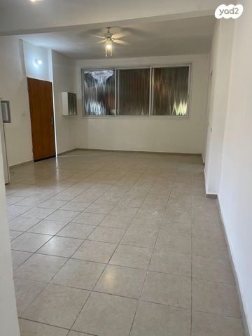 דירת גן, אלברט איינשטיין 28, קרית מטלון, פתח תקווה