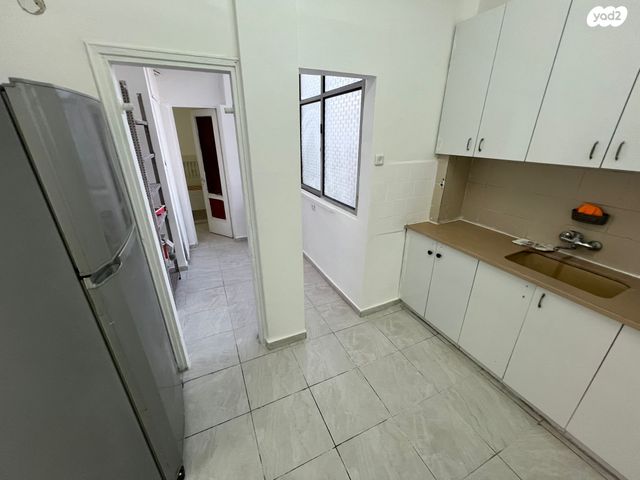 דירה, הרב עוזיאל 11, לב העיר, בת ים