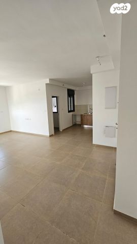 שדרות יצחק שמיר 15