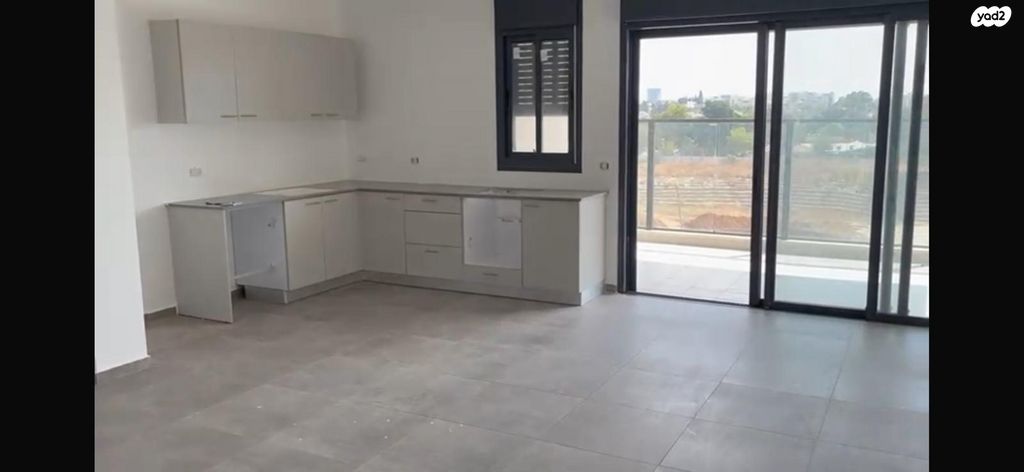 לאה גולדברג 14