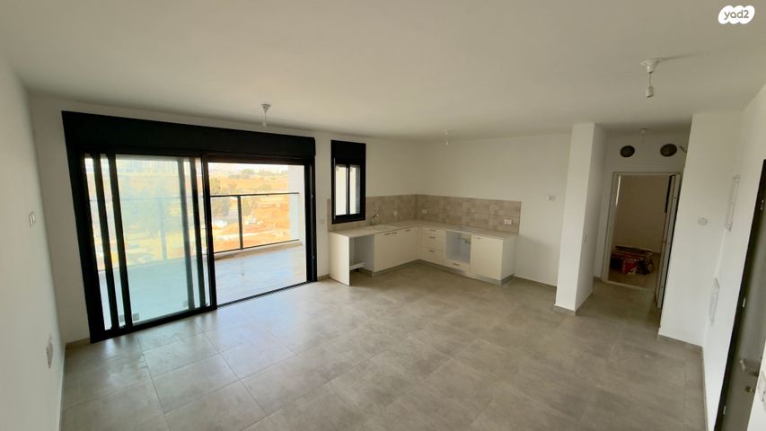 לאה גולדברג 16