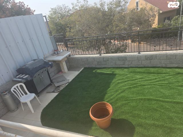 דו משפחתי, היקב 16, קציר, קציר