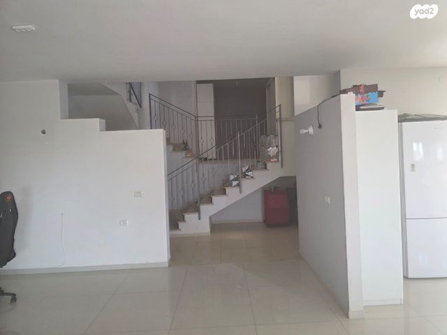 דו משפחתי, היקב 16, קציר, קציר