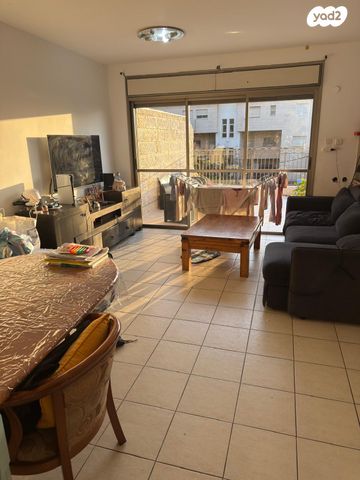 דירת גן, אמה לזרוס 5, רמת גולדה, חיפה