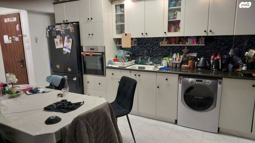 לוי אשכול 45