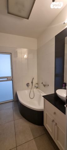 דירה, משה דיין 3, מרכז דרום, רעננה