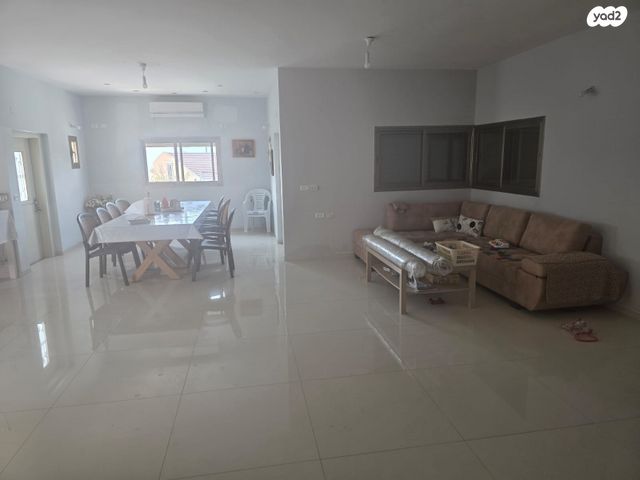 דו משפחתי, היקב 16, קציר, קציר