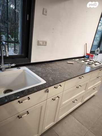 דרך בריכות היער 111