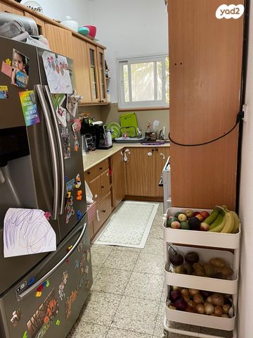 דירה, כיכר היינריך היינה 21, מרכז הכרמל, חיפה