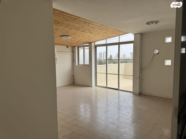 גג/ פנטהאוז, חיים ארלוזורוב 47, בר יהודה, פתח תקווה