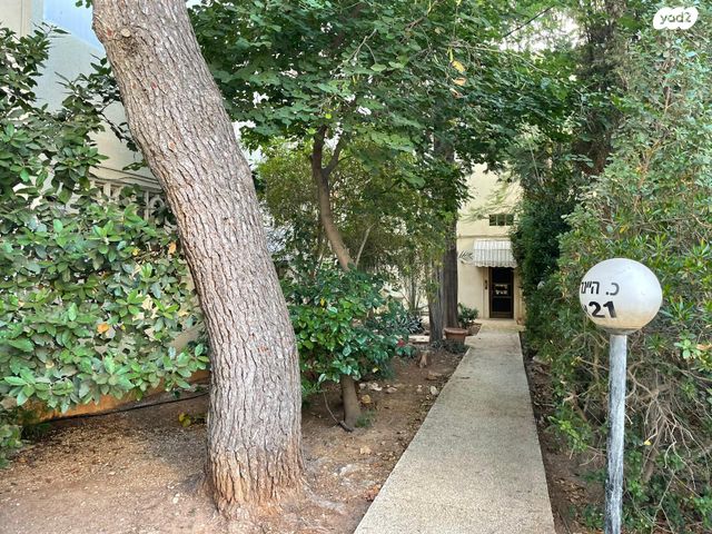 דירה, כיכר היינריך היינה 21, מרכז הכרמל, חיפה
