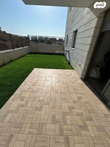 דירת גן, רקפת 6, הפרחים, חריש