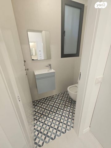 דירה, מגידו 12, מרכז הכרמל, חיפה